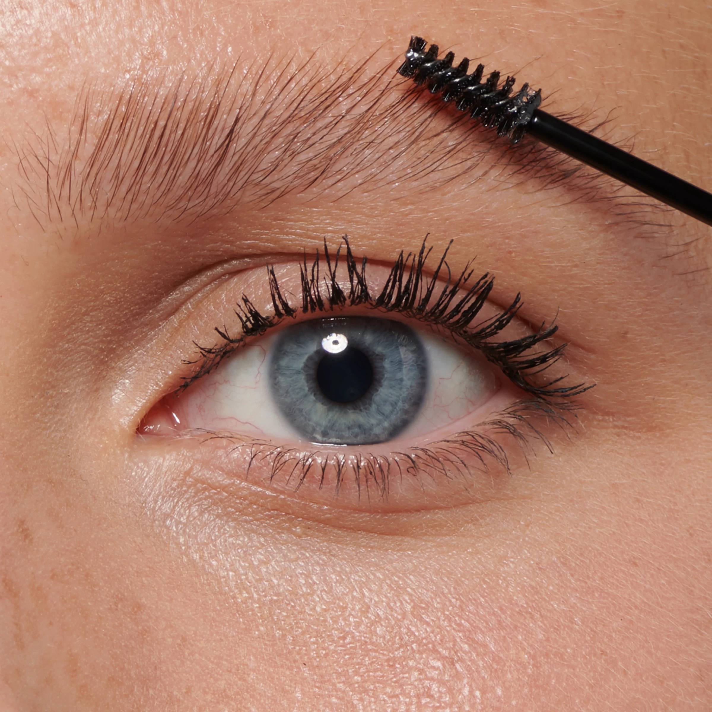 Revolution Makeup Revolution Laminate Brow Bronde 4 Revolution Makeup Revolution Laminate Brow Bronde – Bild 4